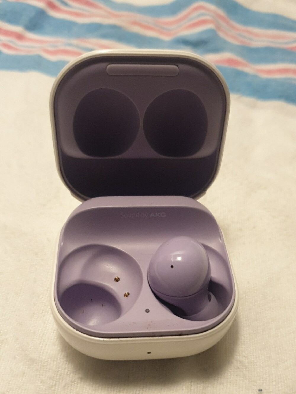 Samsung Glossy White Earbuds Charging Case *Left Missing